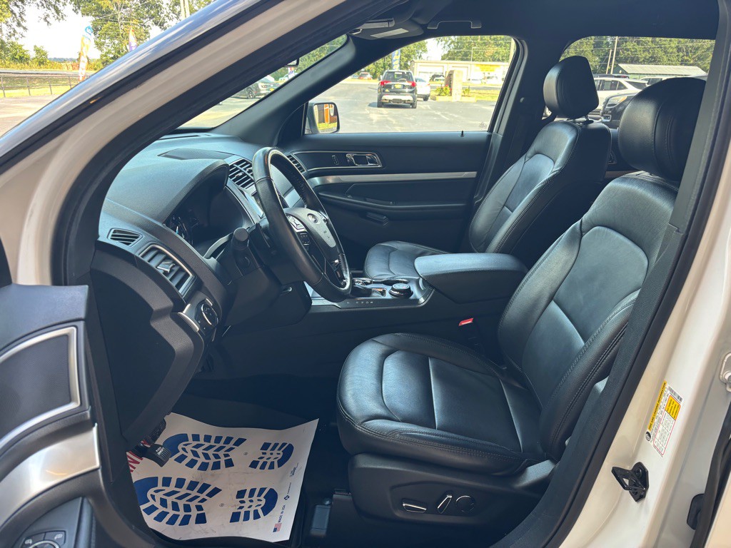 2017 Ford Explorer Image 8