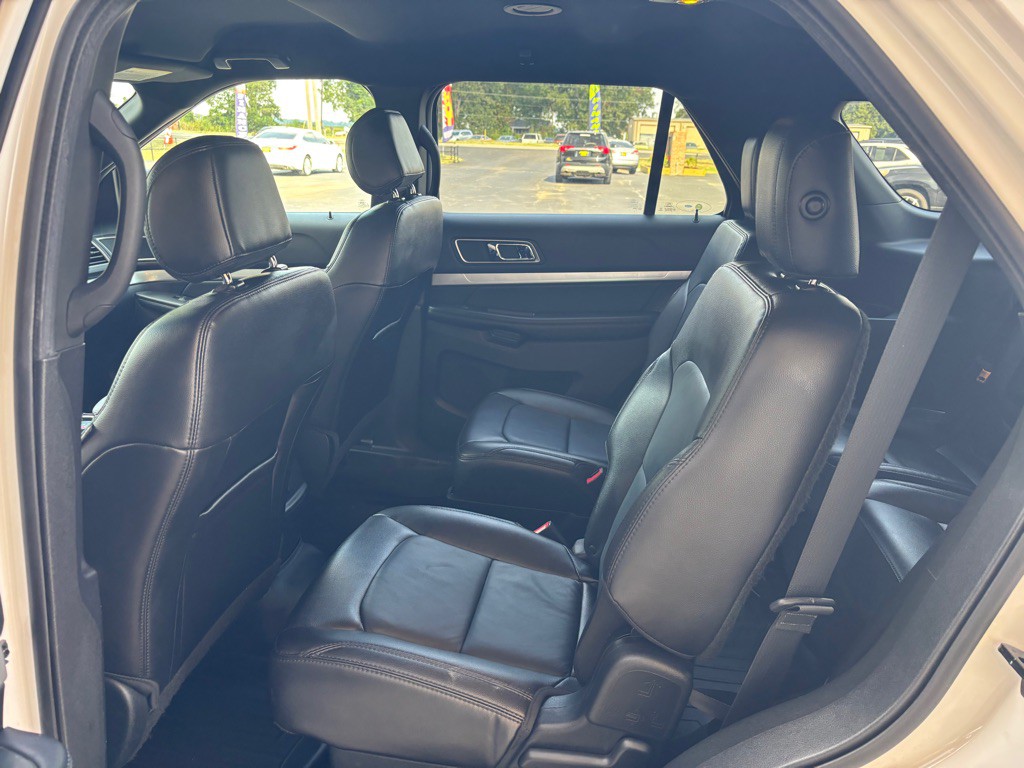 2017 Ford Explorer Image 9
