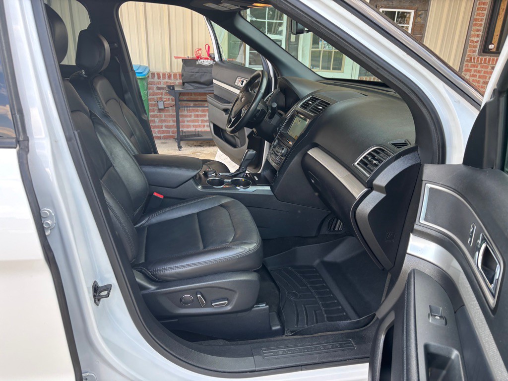 2017 Ford Explorer Image 12