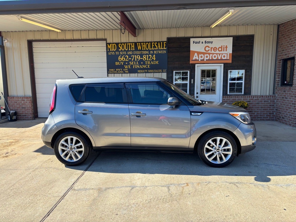 2017 Kia Soul Image 2