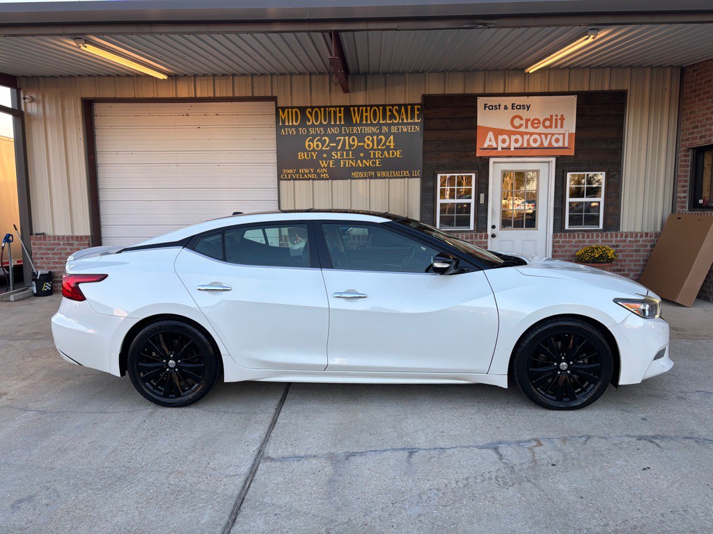 2017 Nissan Maxima Image 2