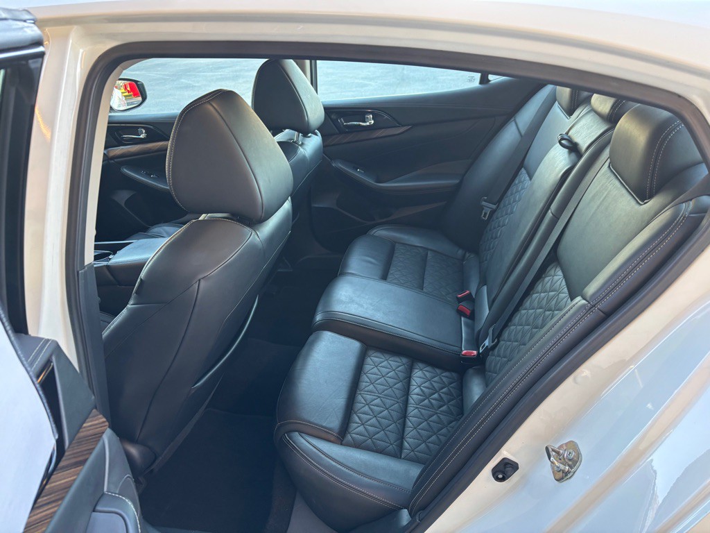 2017 Nissan Maxima Image 9