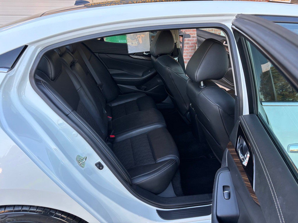 2017 Nissan Maxima Image 10