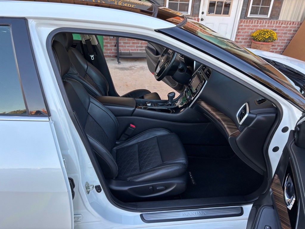 2017 Nissan Maxima Image 11