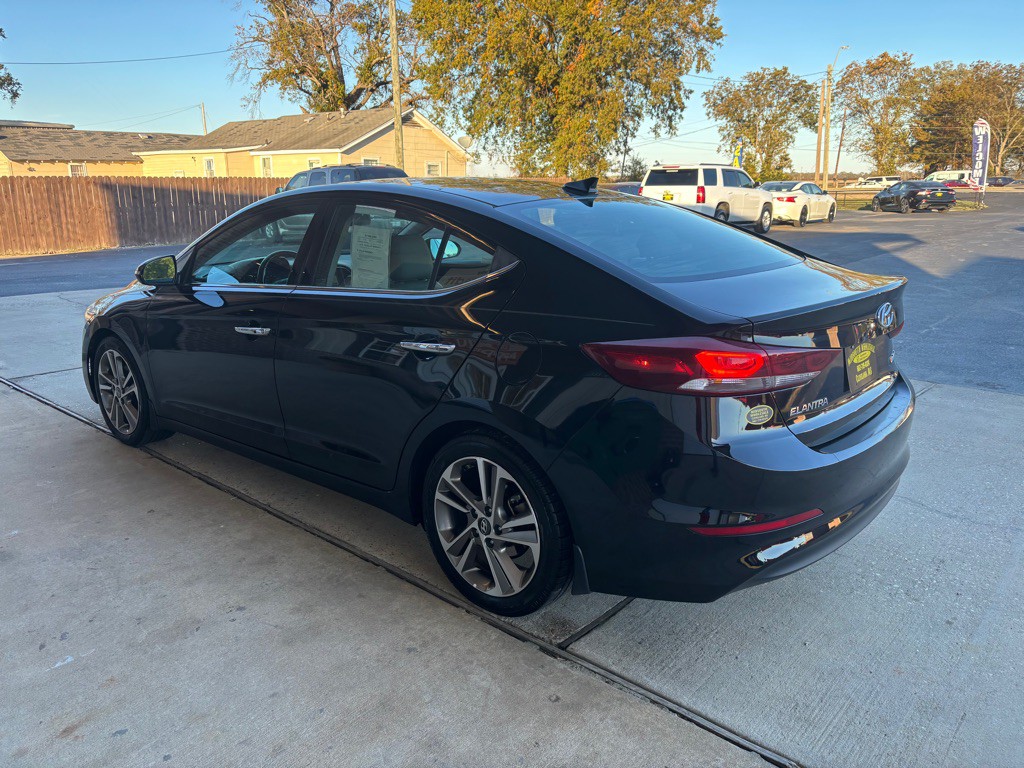2017 Hyundai Elantra Image 5