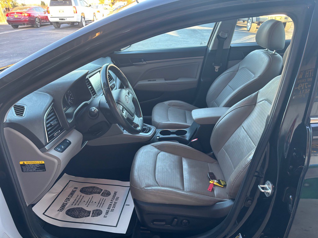 2017 Hyundai Elantra Image 8