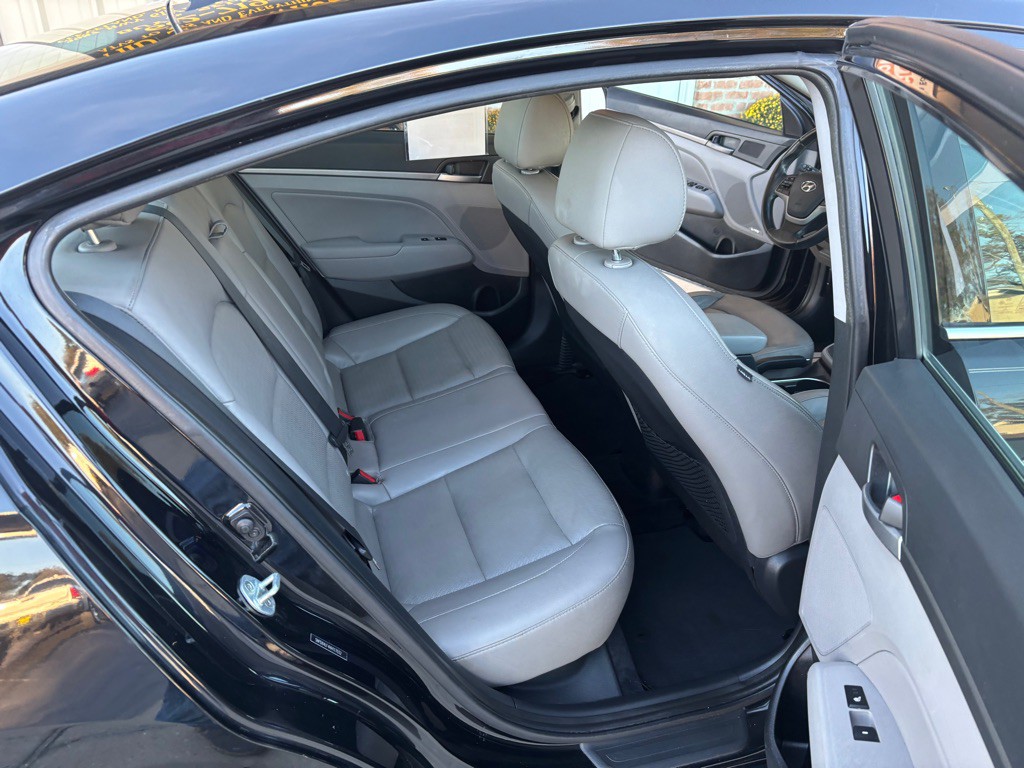 2017 Hyundai Elantra Image 10