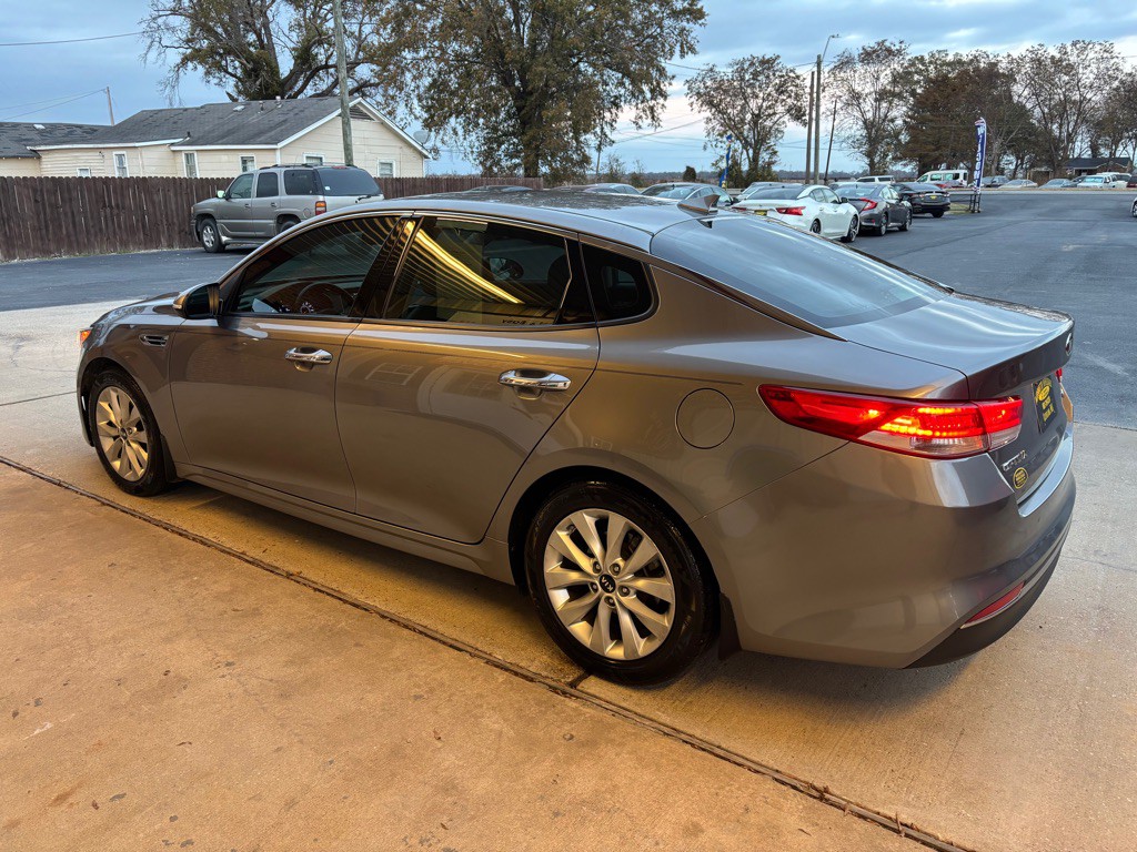 2018 Kia Optima Image 5