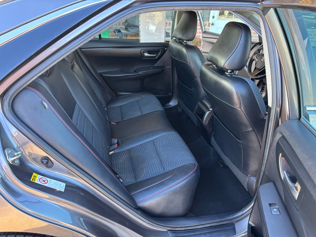 2015 Toyota Camry Image 10