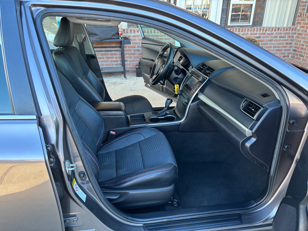 2015 Toyota Camry Image 11