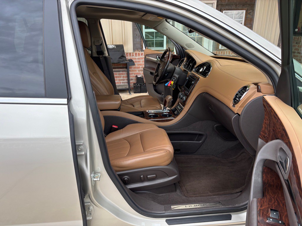 2017 Buick Enclave Image 12