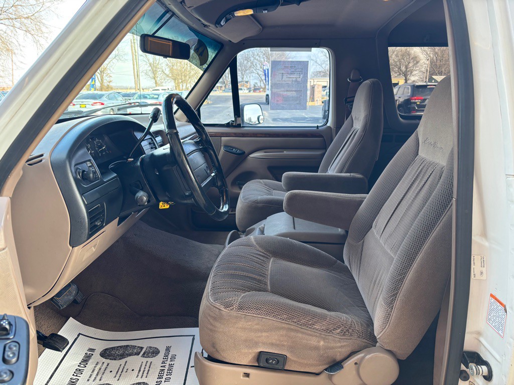 1996 Ford Bronco Image 8