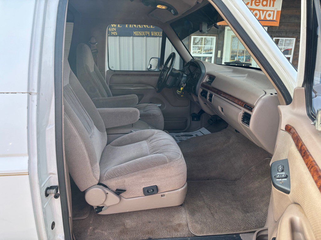 1996 Ford Bronco Image 9