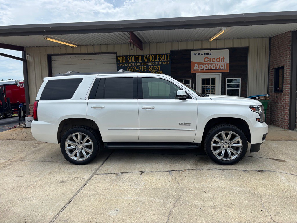 2017 Chevrolet Tahoe Image 2