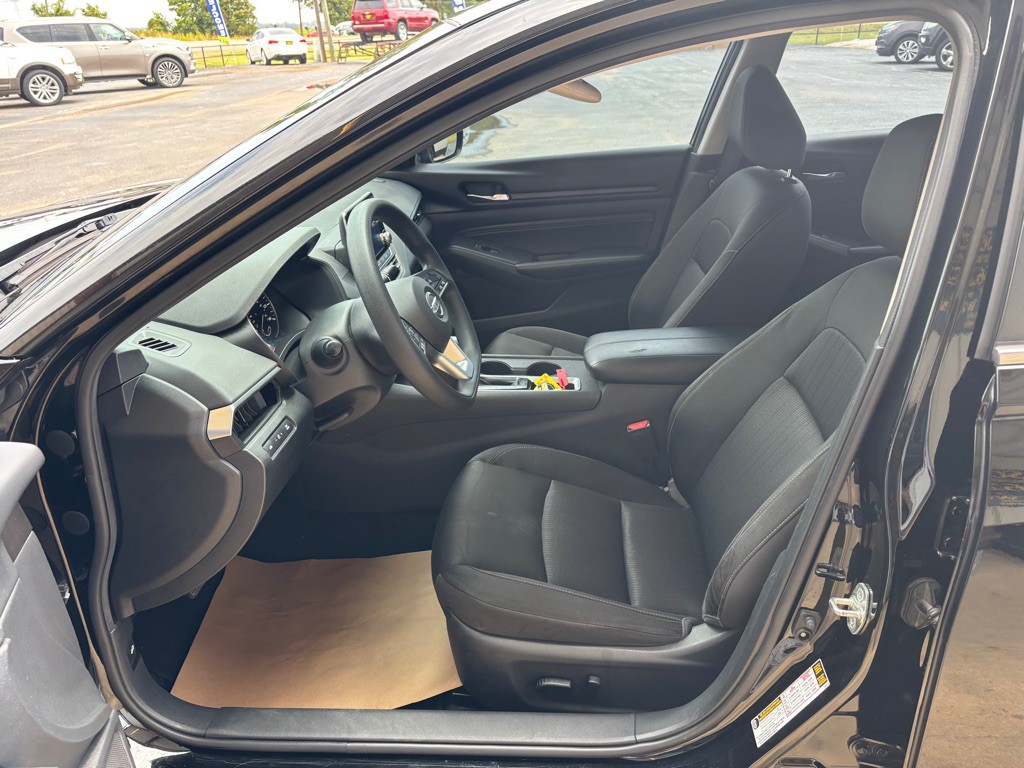2019 Nissan Altima Image 8