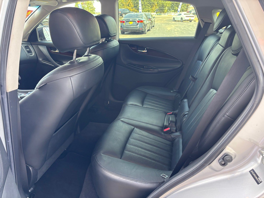 2017 INFINITI QX50 Image 9