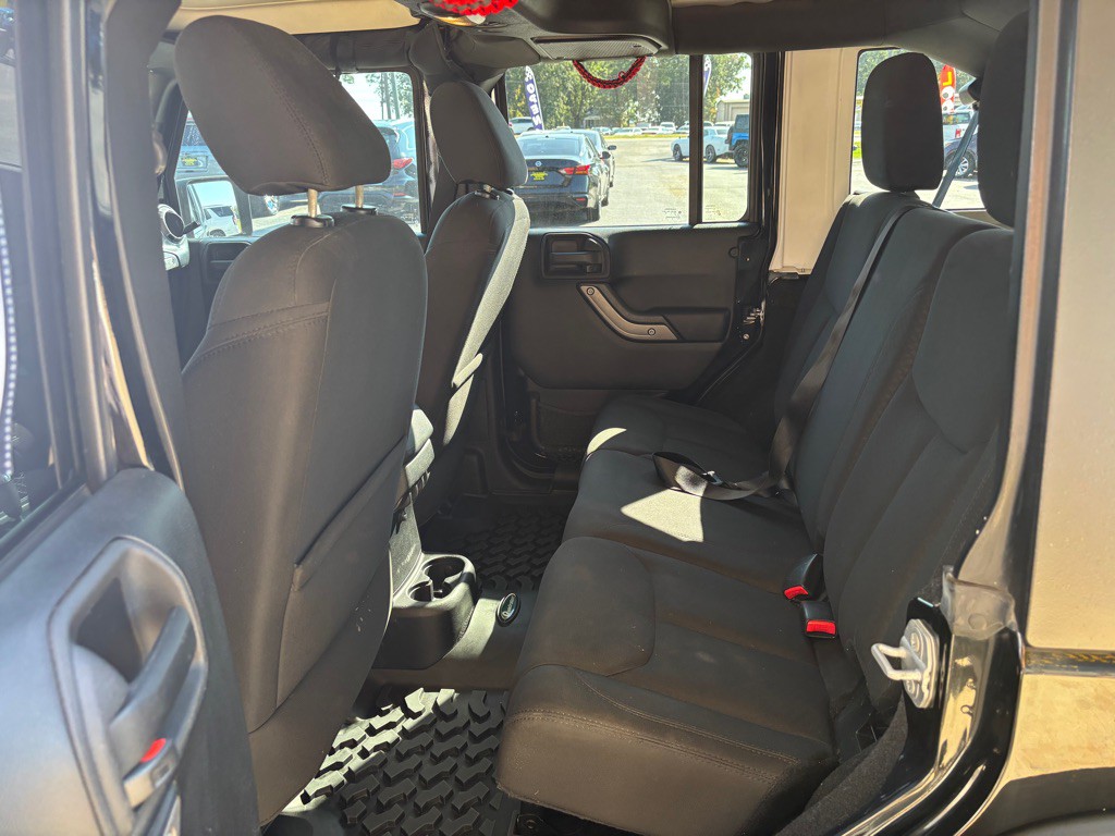 2015 Jeep Wrangler Unlimited Image 9
