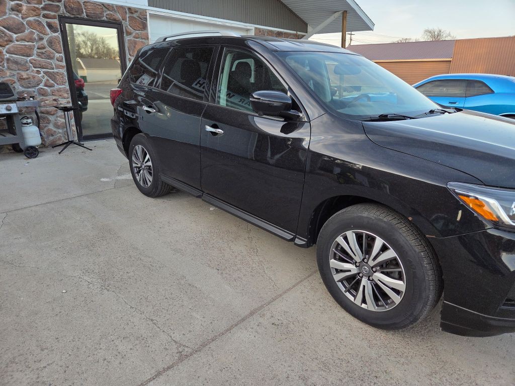 2019 Nissan Pathfinder Image 2