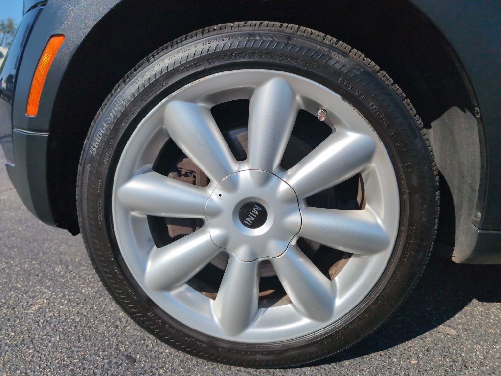 2015 MINI Cooper Image 25