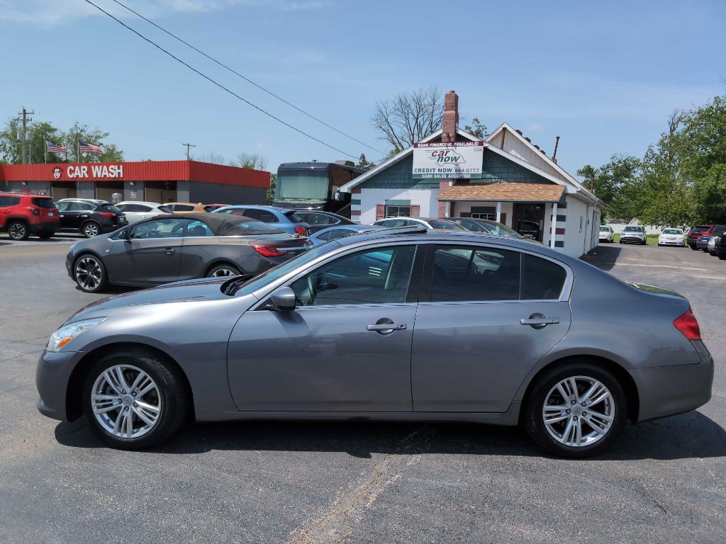 2011 INFINITI G37 Image 2