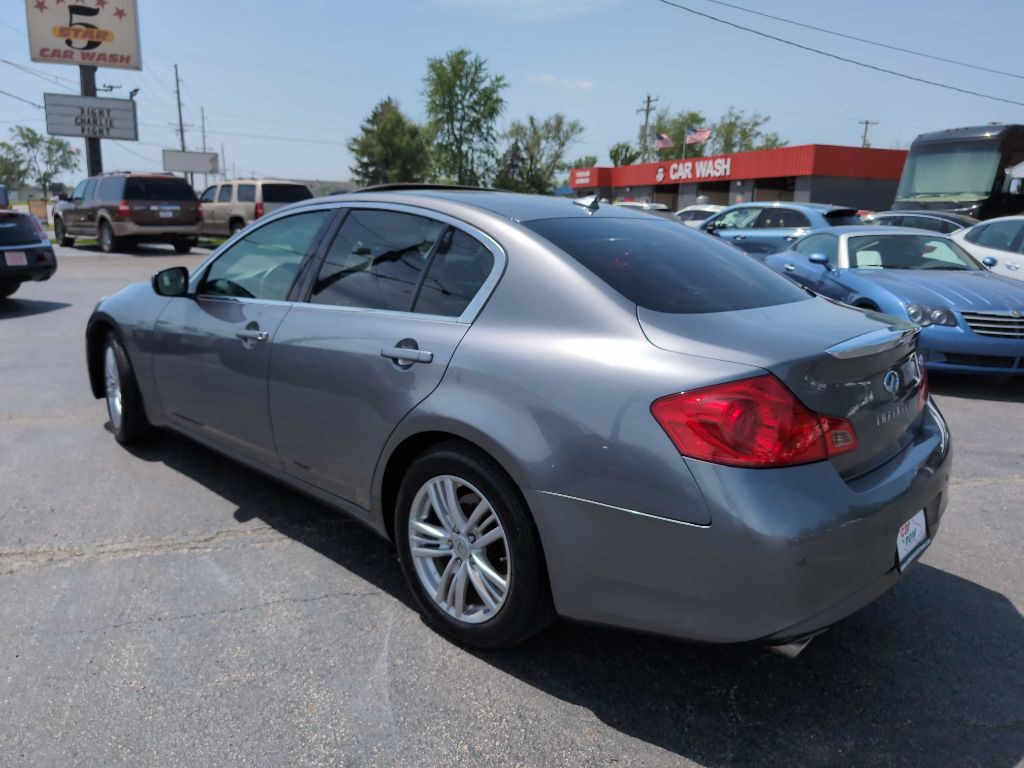 2011 INFINITI G37 Image 7