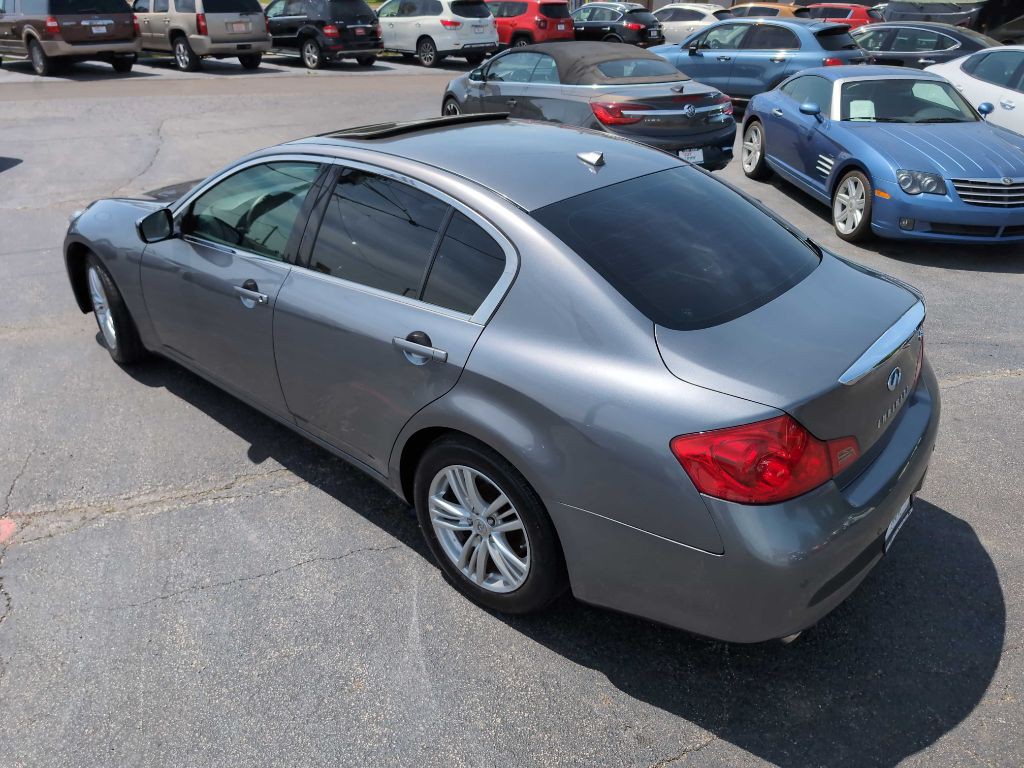2011 INFINITI G37 Image 9