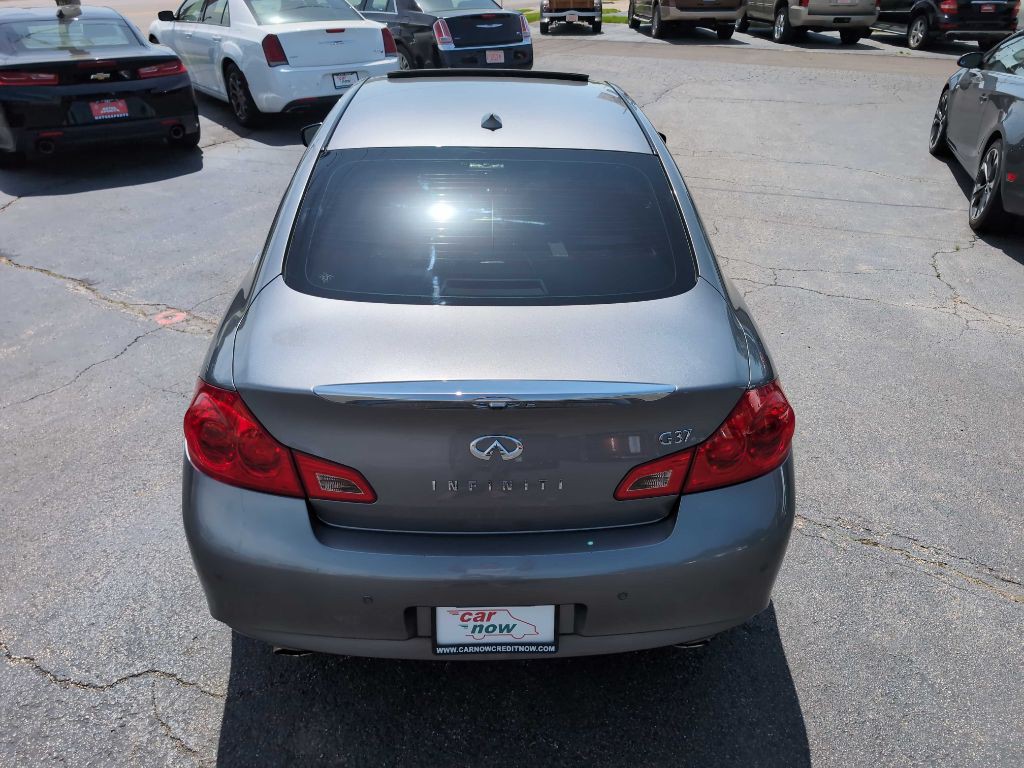 2011 INFINITI G37 Image 10