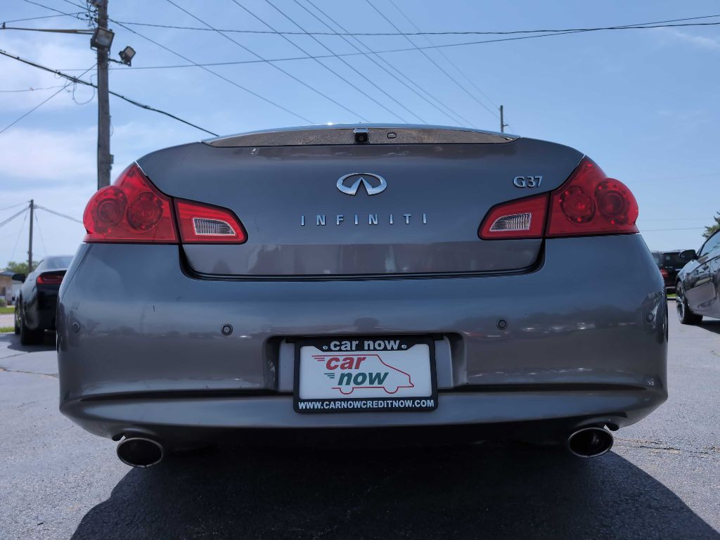 2011 INFINITI G37 Image 11