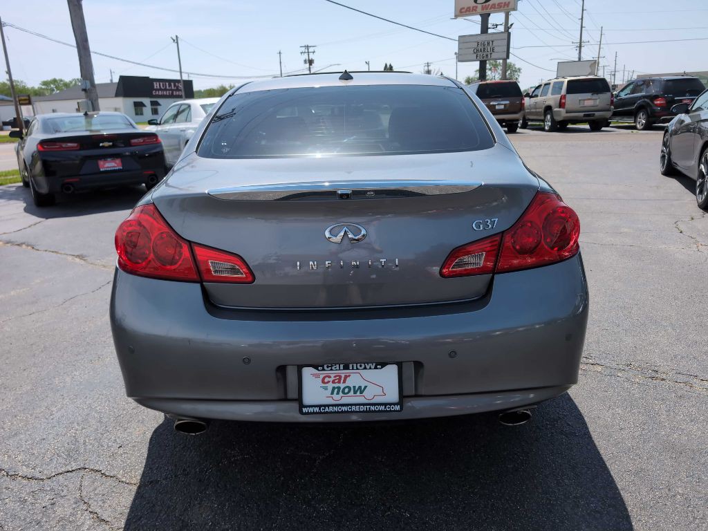 2011 INFINITI G37 Image 12