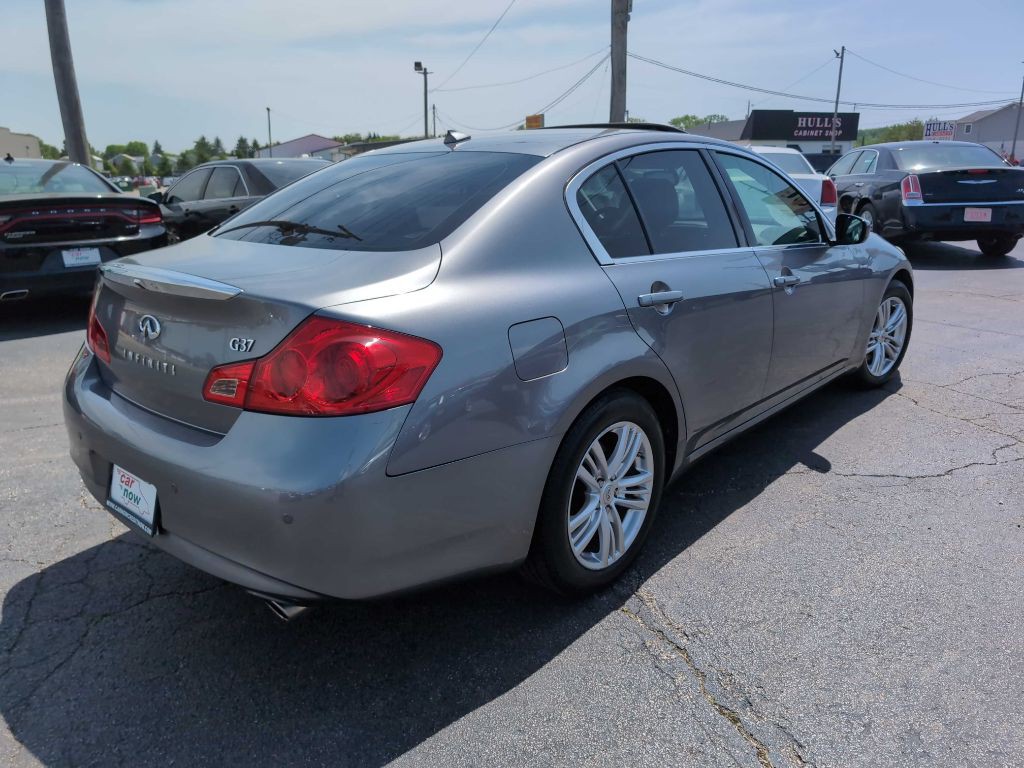 2011 INFINITI G37 Image 13