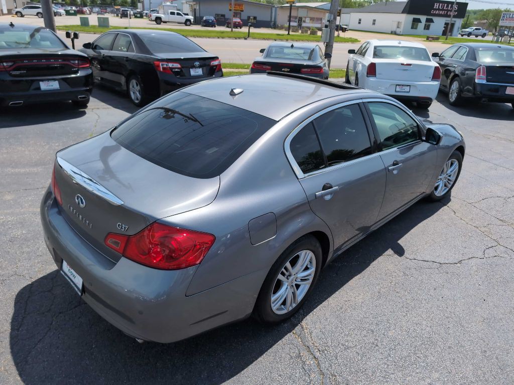 2011 INFINITI G37 Image 15