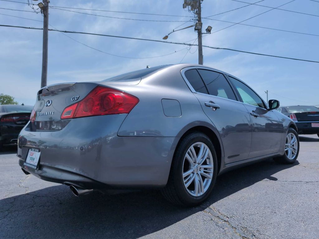 2011 INFINITI G37 Image 16
