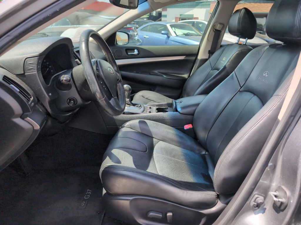 2011 INFINITI G37 Image 26
