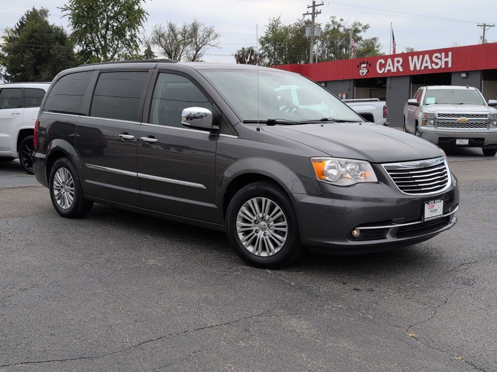 2016 Chrysler Town & Country Image 5