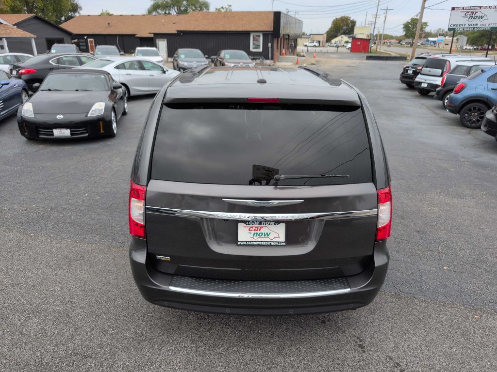 2016 Chrysler Town & Country Image 7