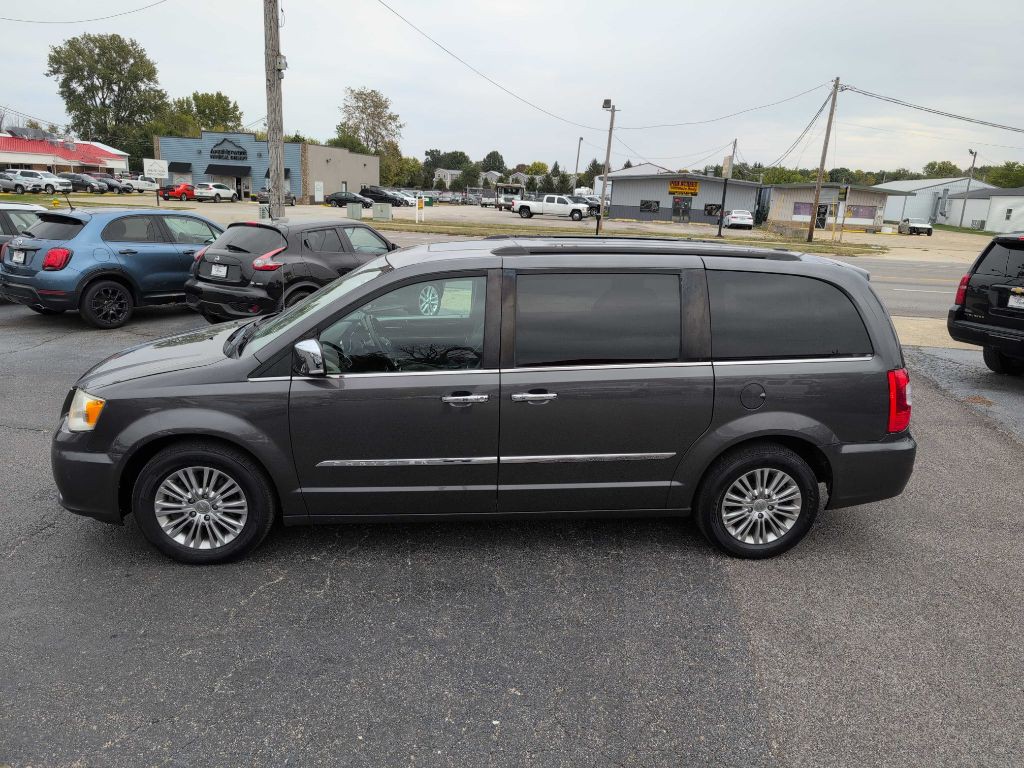 2016 Chrysler Town & Country Image 13