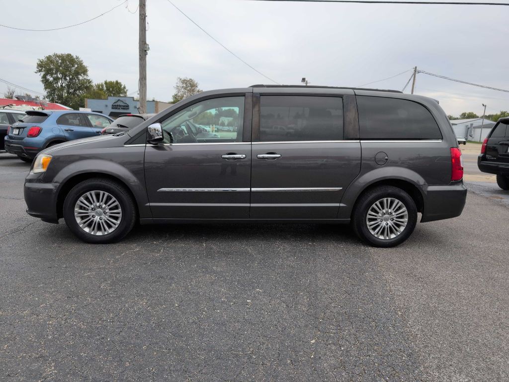 2016 Chrysler Town & Country Image 14