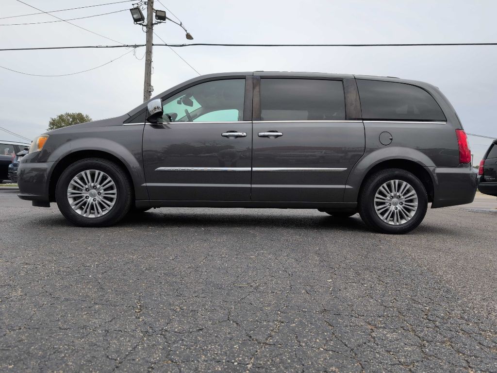 2016 Chrysler Town & Country Image 15