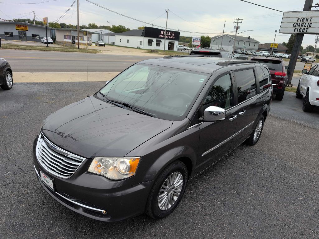 2016 Chrysler Town & Country Image 16