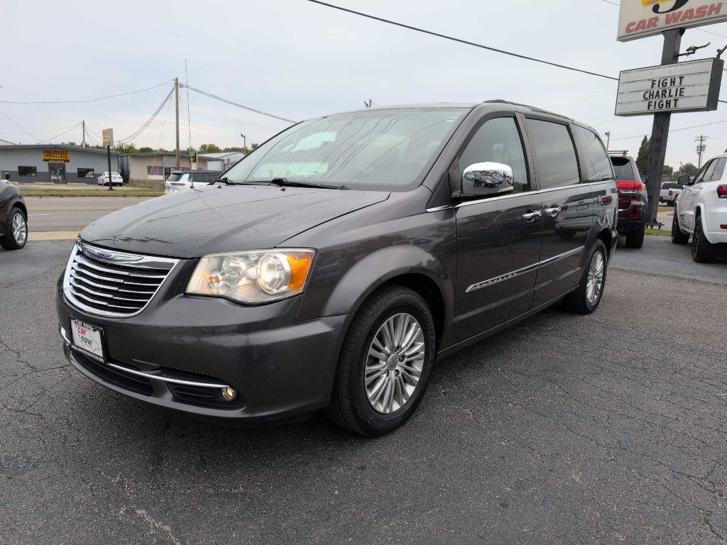 2016 Chrysler Town & Country Image 17