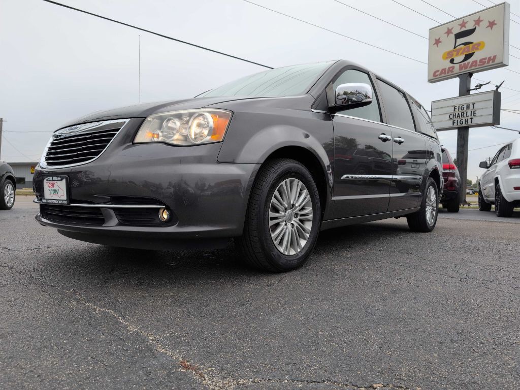 2016 Chrysler Town & Country Image 18