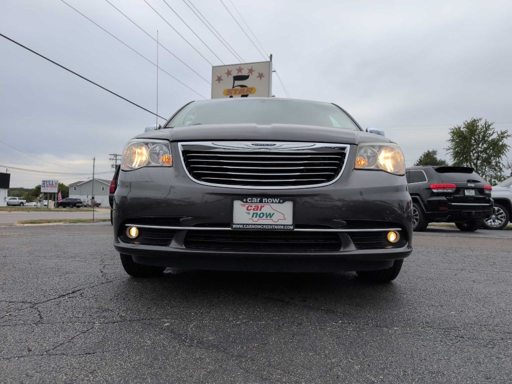 2016 Chrysler Town & Country Image 21
