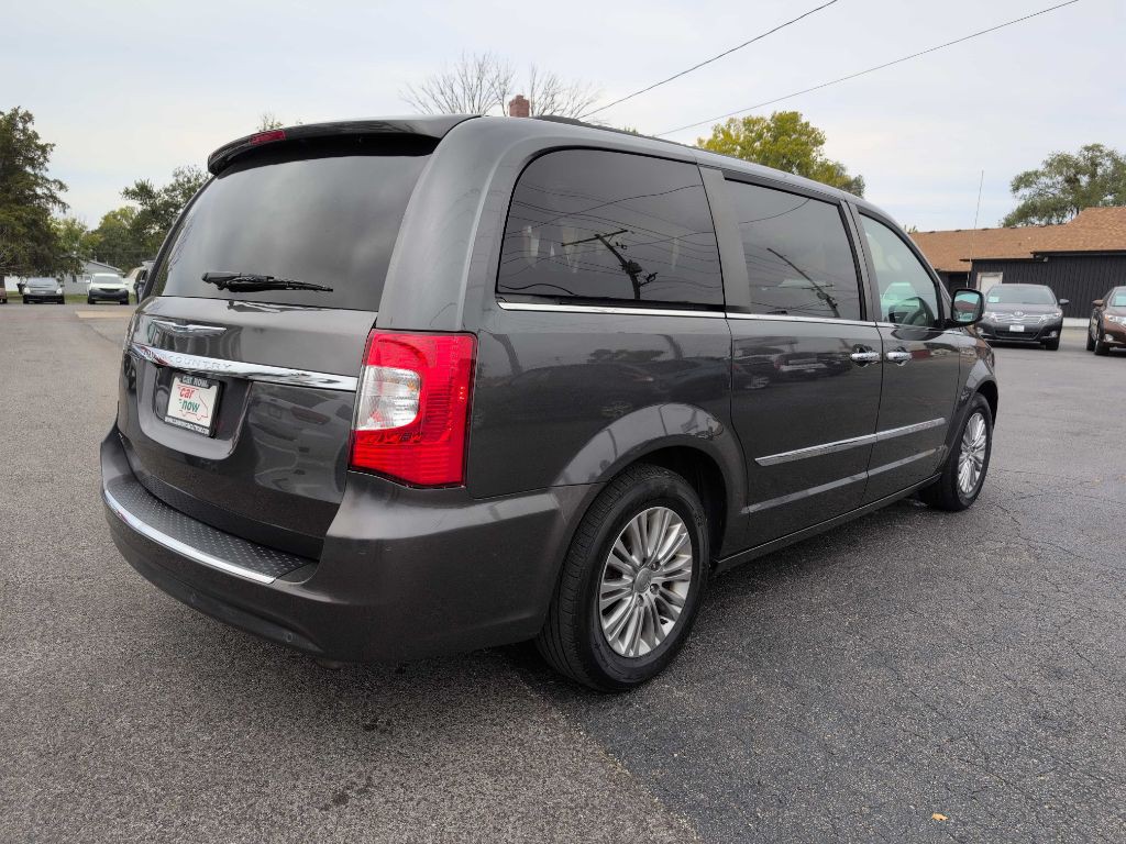 2016 Chrysler Town & Country Image 26