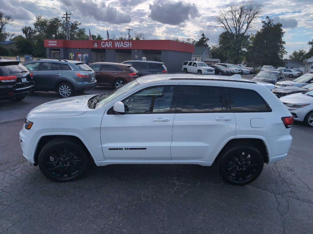 2017 Jeep Grand Cherokee Image 2