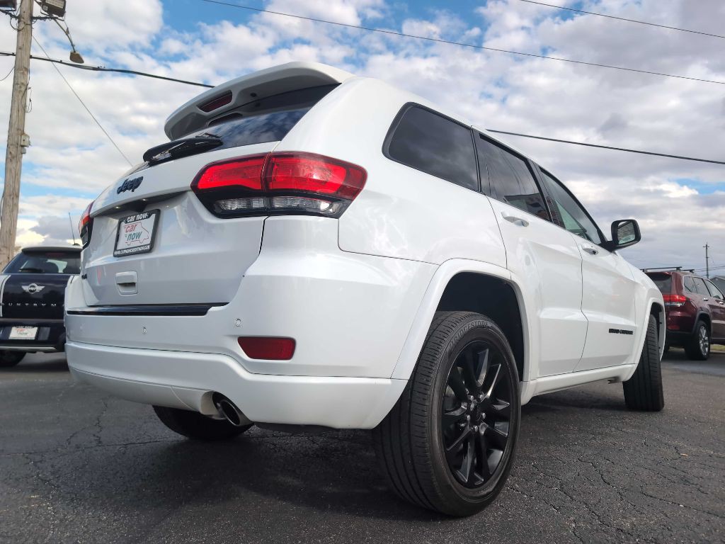 2017 Jeep Grand Cherokee Image 16