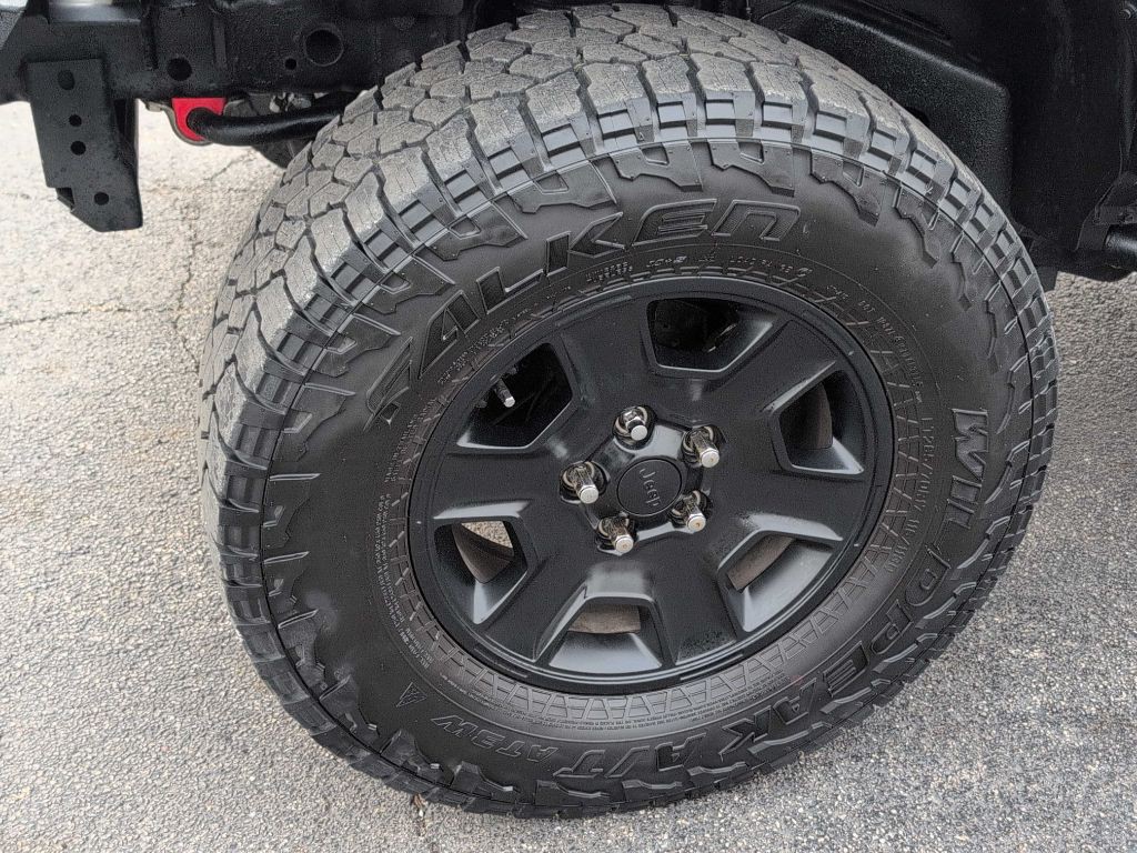 2011 Jeep Wrangler Image 25