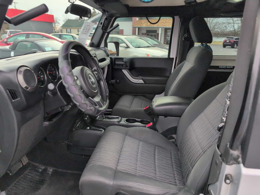 2011 Jeep Wrangler Image 26