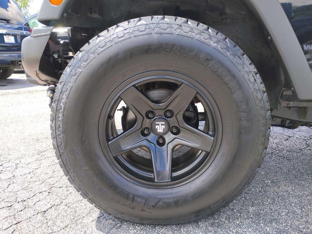 2013 Jeep Wrangler Image 25