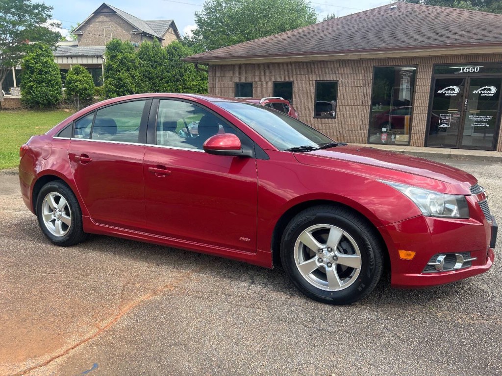 2013 Chevrolet Cruze Image 2