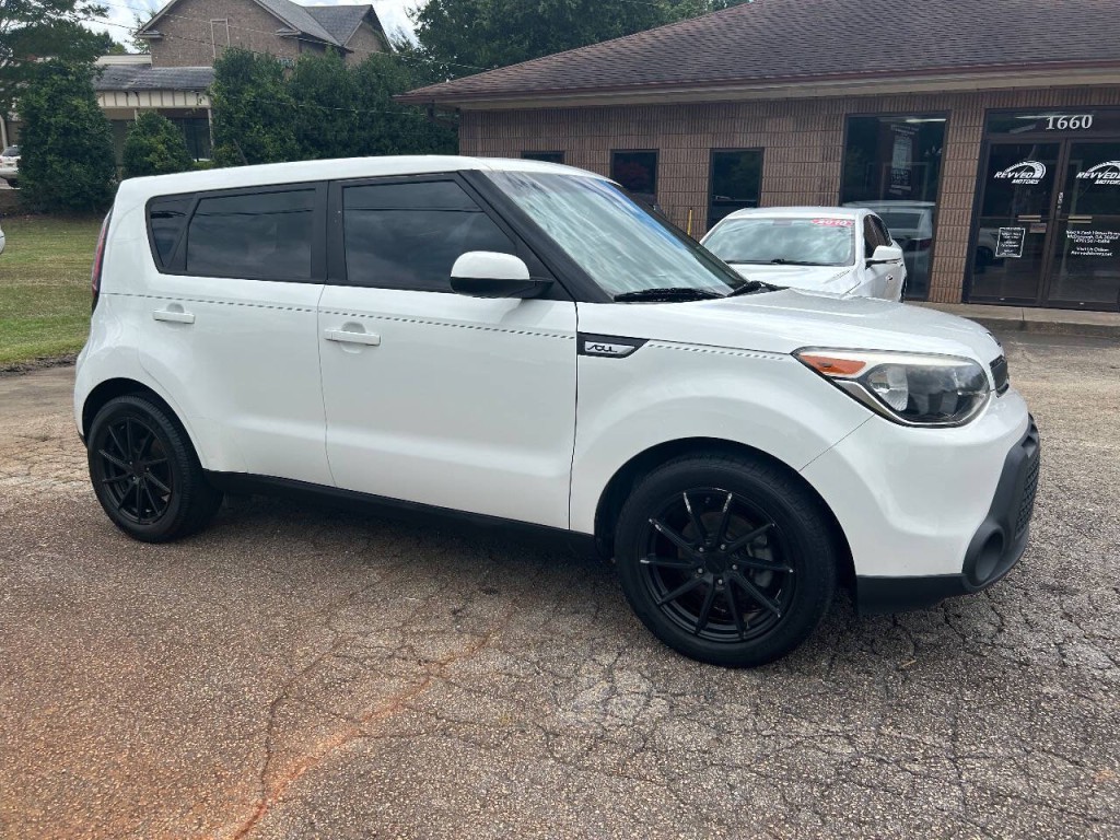 2016 Kia Soul Image 2